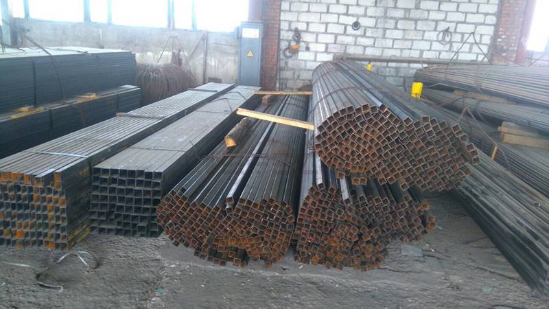 Квадратная труба на складе ООО КрымСевСтил в Севастополе